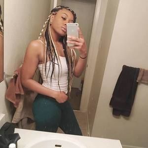 Meet your Posher, Alexis